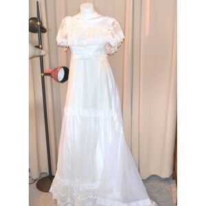 Vintage Wedding Gown 70s Lace Peasant Country Edwardian Style